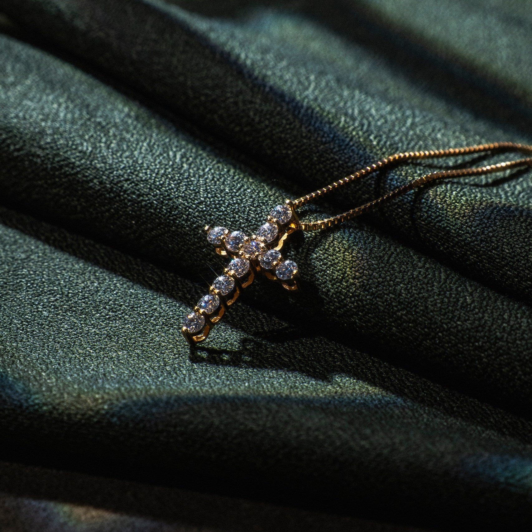 Colar Cruz Moissanite