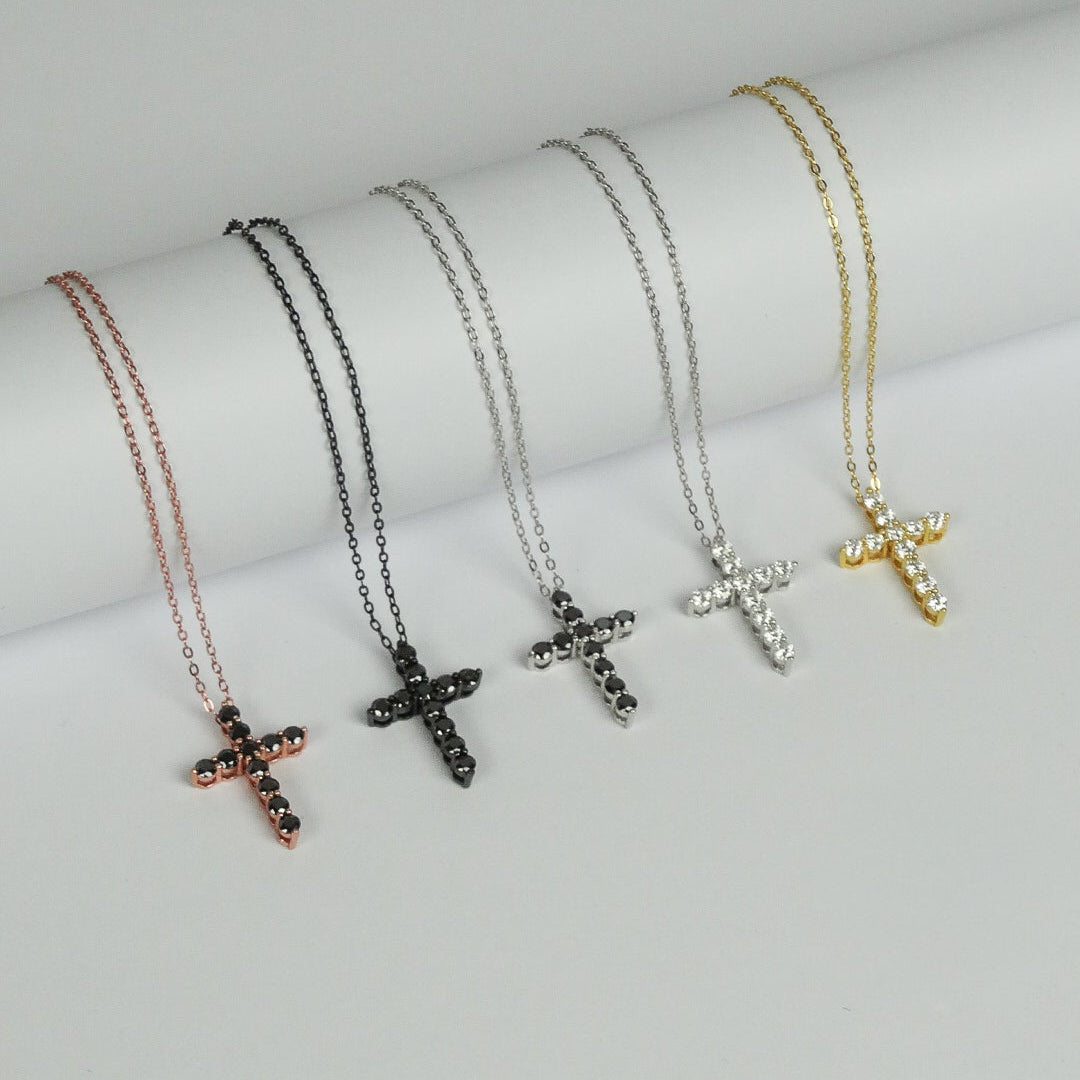 Colar Cruz Moissanite Ônix